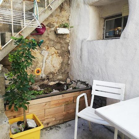 Charmant Appartement En Centre-Ville Medieval Gigean 外观 照片