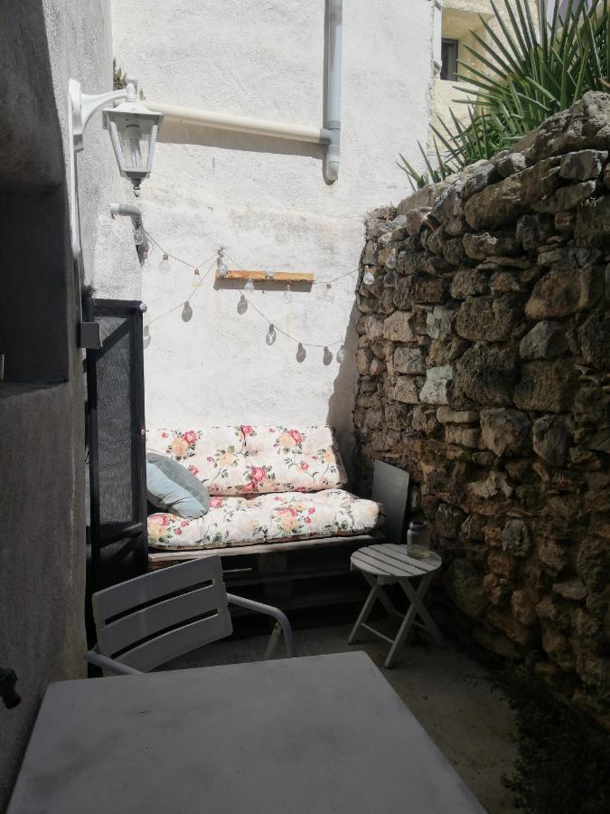 Charmant Appartement En Centre-Ville Medieval Gigean 外观 照片