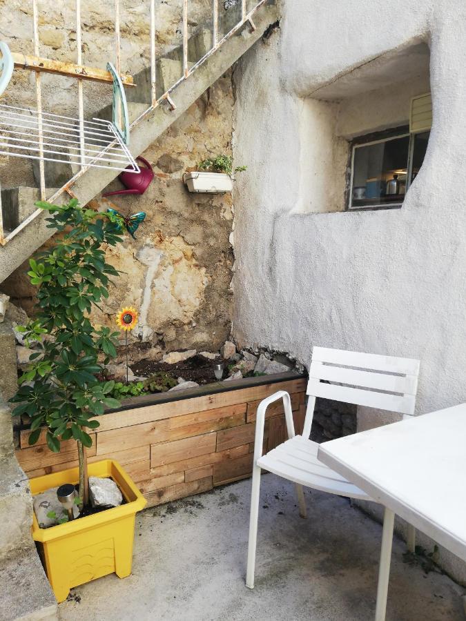 Charmant Appartement En Centre-Ville Medieval Gigean 外观 照片