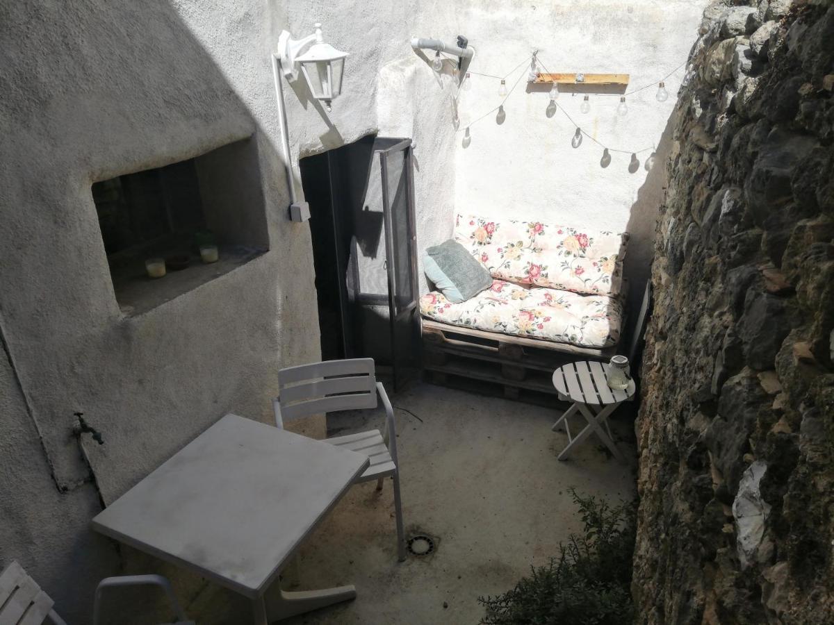 Charmant Appartement En Centre-Ville Medieval Gigean 外观 照片